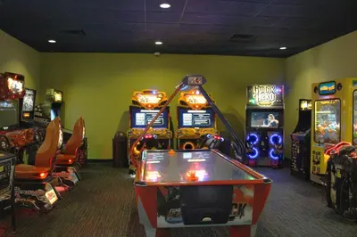 a gaming room with arcade games and video games at Rosen Inn International Near The Parks in Orlando
