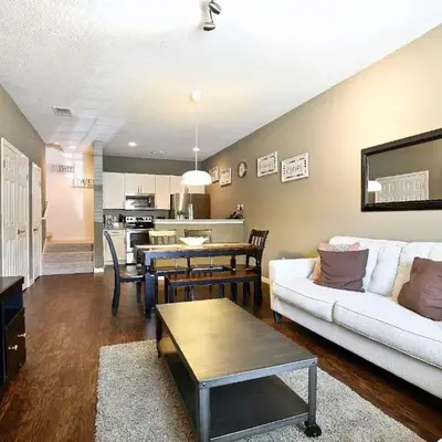 3 Bedroom townhouse fits 8