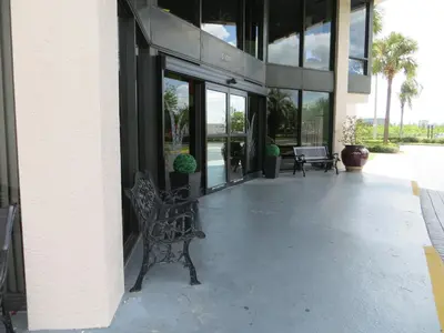 a bench in front of a building with windows at Grand Hotel Orlando at Universal Blvd - Shuttle to Theme Parks in Orlando