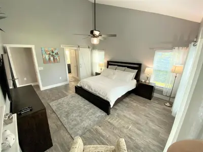 a bedroom with a bed and a ceiling fan at Mickeys Pearl - Phenomenal 7BR with 4 Master Suites Privacy Pool & Hot Tub Gas BBQ - 2 miles to Disney in Orlando