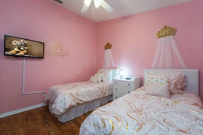 two beds in a bedroom with pink walls at 16150EGRET- Sun Chaser (S) in Orlando