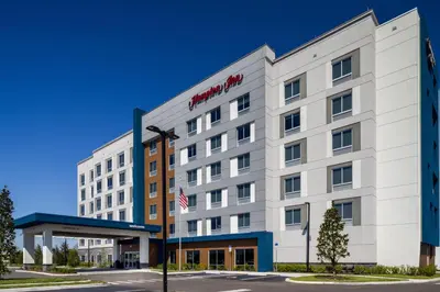 an exterior view of the hampton inn suites minneapolis at Hampton Inn Kissimmee North in Kissimmee