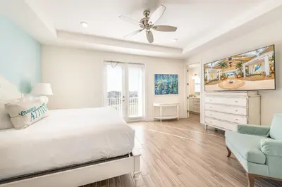 a bedroom with a bed and a ceiling fan at Sunset On Shaker Cottage With Private Pool Near Disney With Margaritaville Resort & Island H20 Access - 7960Sh in Orlando