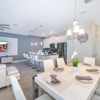 4313SL TOWNHOUSE 4 BEDROOMS & 3 BATHROOMS + POOL