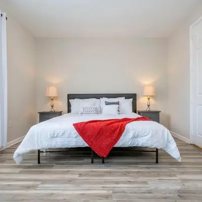 Renovated 4Br Condo 5min Conv Center