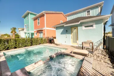 a swimming pool in the backyard of a house at Dreamy Cottage Near Disney With Margaritaville Resort & Island H20 Waterpark Access - 2944Sr in Orlando