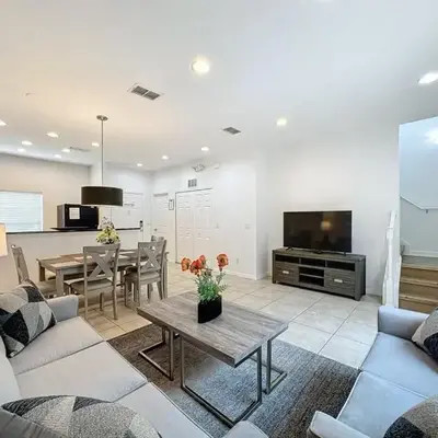 Amazing Townhouse close to Disney 2 Bed 2
