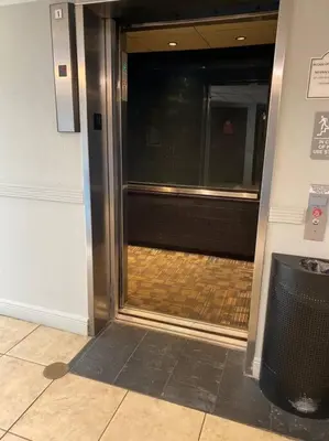 an entrance to a revolving door in a building at NEW - remodeled Studio close to Universal Studios in Orlando