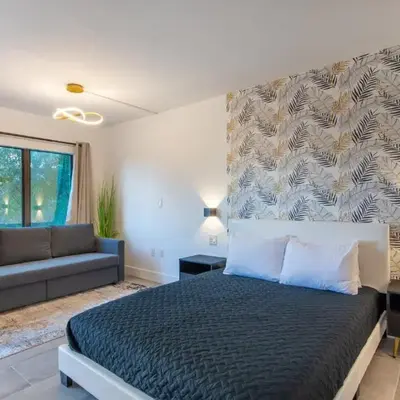 NEW - remodeled Studio close to Universal Studios
