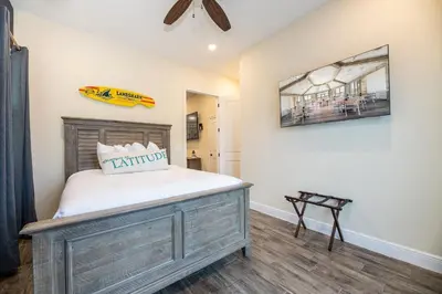 a bedroom with a bed with a wooden headboard at Anchor Cottage With Private Pool Near Disney And Margaritaville Resort & Island H2O Access - 8020Kd in Orlando