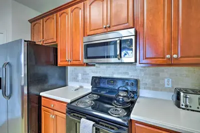 a kitchen with a stove and a microwave at SeaworldDisneyUniversal Villa 5 beds 3 bed2bath in Orlando