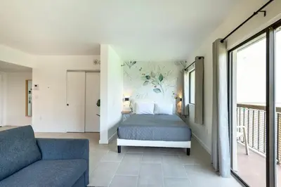 a bedroom with a bed and a couch at Lovely Studio near Universal in Orlando