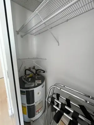 a room with a large appliance in a garage at Lovely 1 bedroom Condo with pool in Orlando