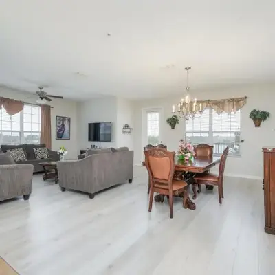 Epic Universe Vista Cay Lakeview Condo - 1019