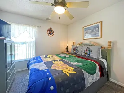 a bedroom with a bed and a ceiling fan at Sweet Magnolia home in Orlando