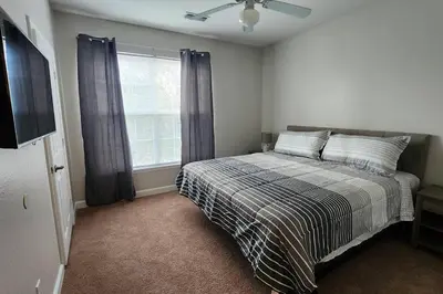 a bedroom with a bed and a window at Apartment Kissimmee - Orlando in Kissimmee