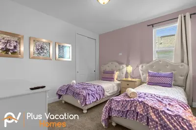 two beds in a bedroom with purple and white at 7594 Oasis 8BD Villa- poolspa in Orlando